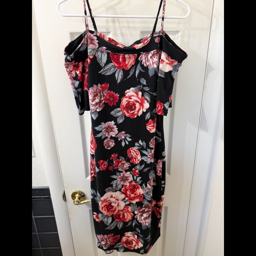 Floral print dress off the shoulder midi dress size large.
